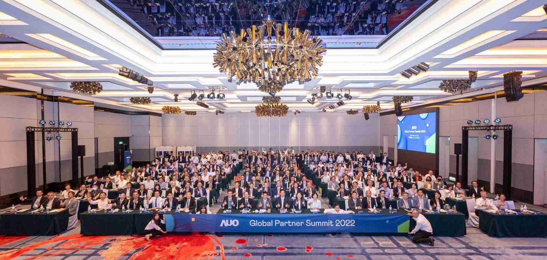 友達推動「安心、、、創新、、、、用心、、、同心、、、盡心」五星職旅，，，為菲籍員工打造全方位照護，，，首度贏得「人權實踐與發展領袖獎」殊榮