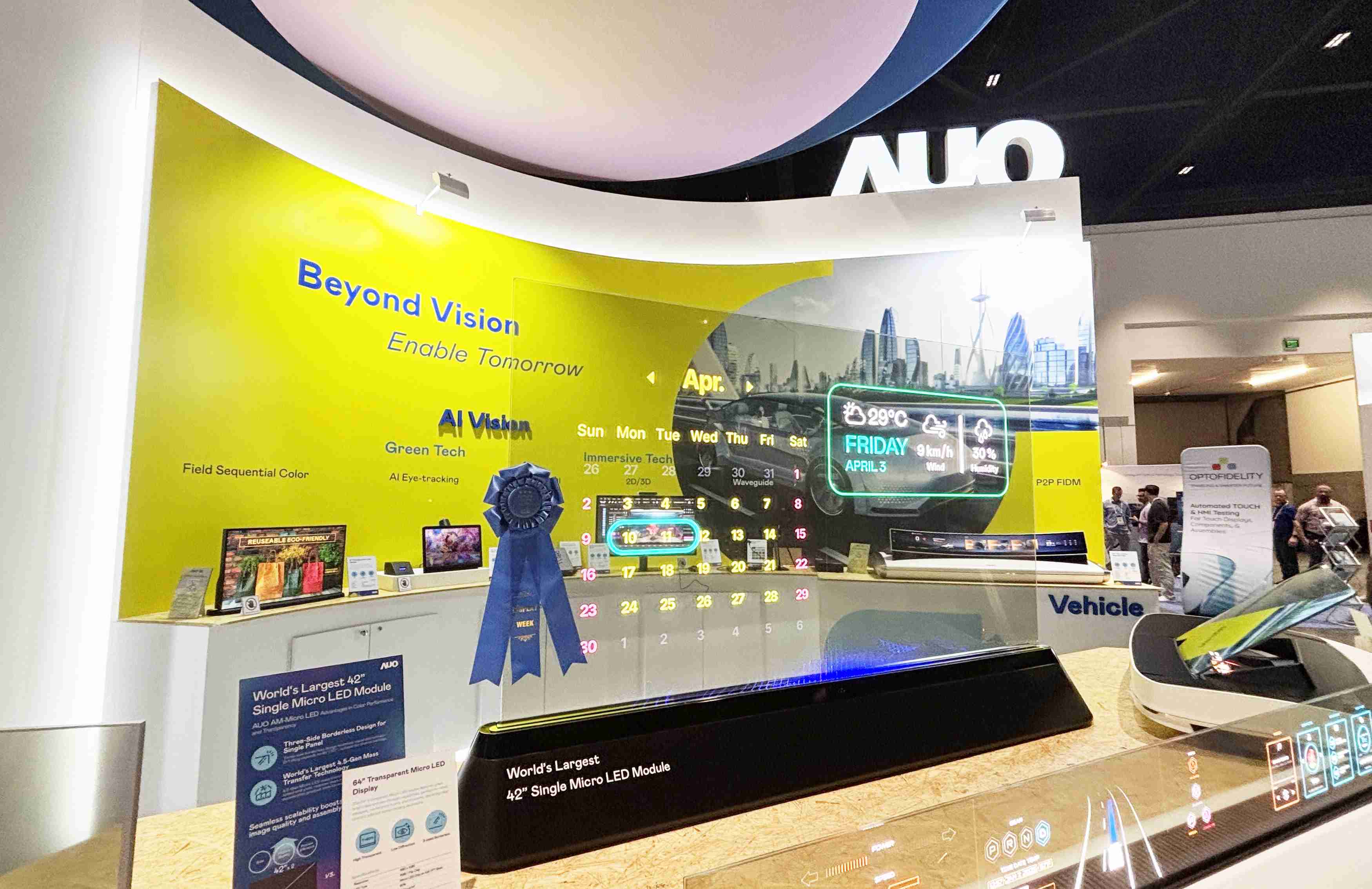 人生就是博64吋透明Micro LED显示器获〝最佳Micro LED技术应用奖〞，，其绝妙的透明穿透特性，，同时具备1,000 nits的高亮度表现，，，，并透过精细的无缝拼接延伸，，，可依需求灵活应用于多元场域，，，，展现出Micro LED显示技术划时空的无限潜力